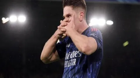 凯尔特人团队协作默契，宛如篮球传球高手，轻松得分赢得魔术师赞誉